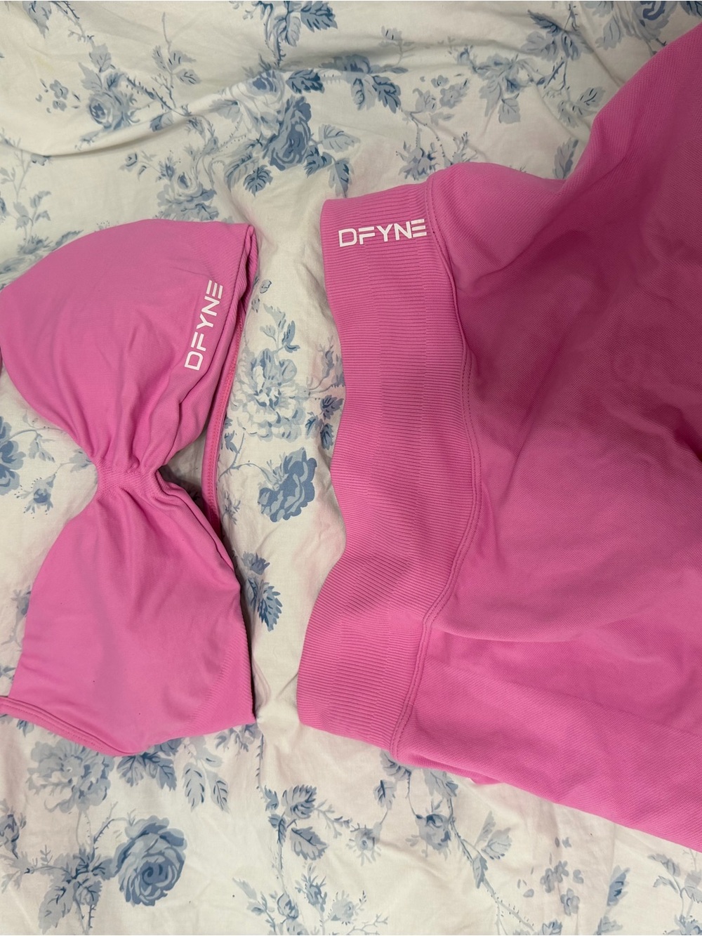 DFYNE Women's Pink Bandeau Top and High-Waist Active Set